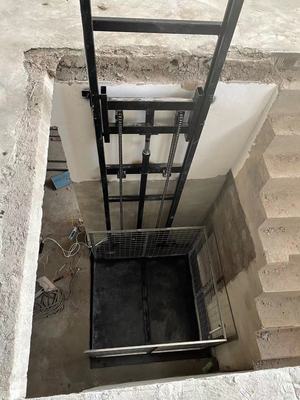 单轨式升降货梯