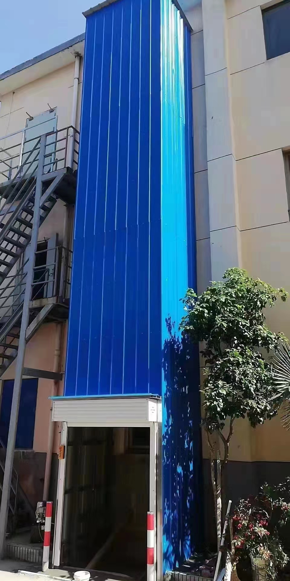 导轨式货梯